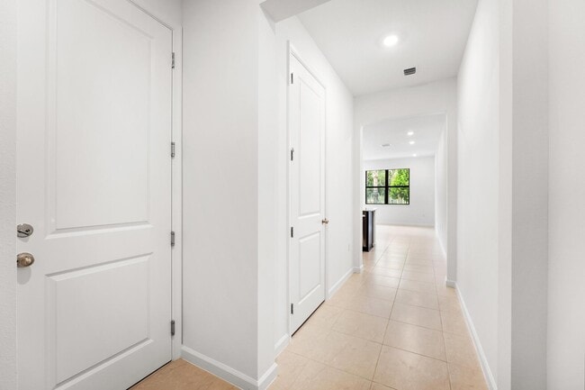 Building Photo - 4315 Efendi Dr