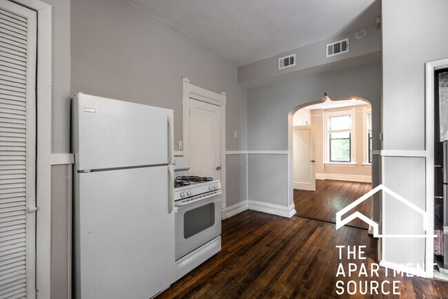 Building Photo - 2031 W Moffat St