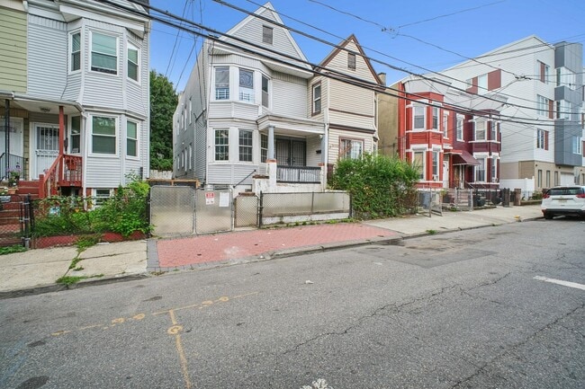 Building Photo - 125 Kearney Ave