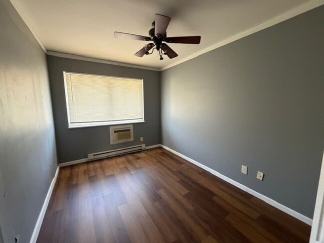 Building Photo - Newly renovated Town House for Rent 3Br / 2 Ba Section 8 Welcome !