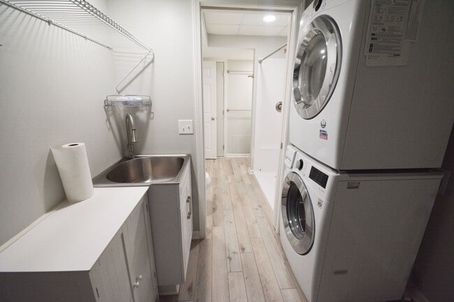 Building Photo - Well-Located 4BR Home in NW Rochester – Country Club Manor