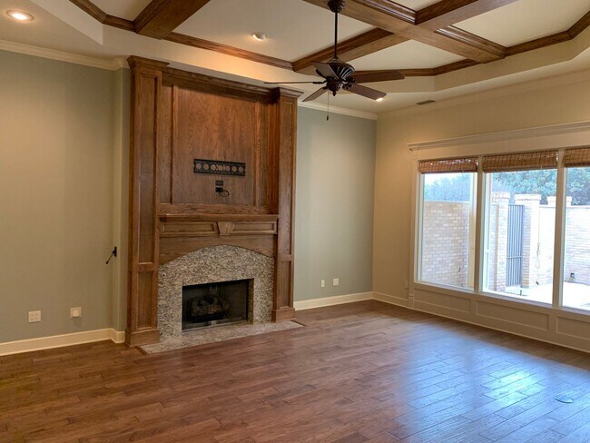 Building Photo - Luxury Garden Home In Tanglewood Terrace!!