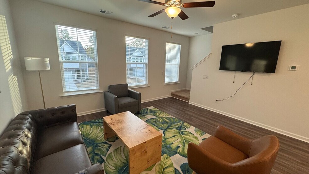 Building Photo - 157 Roxanne Dr