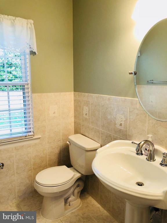 Building Photo - 15860 Montview Dr