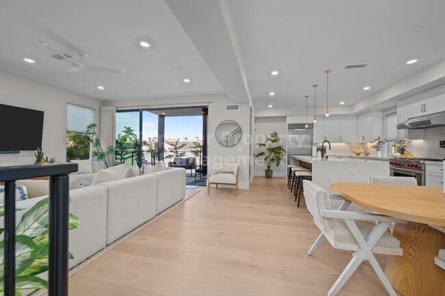 Building Photo - BRAND-NEW, FULLY-FURNISHED Luxury 3 bd / 3 ba Townhome in Coastal Carlsbad