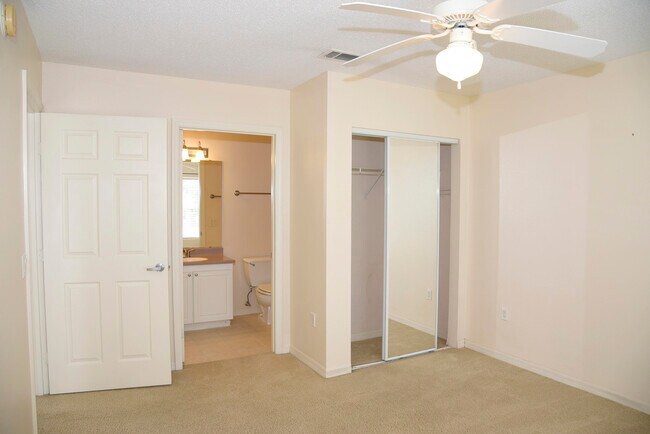 Building Photo - 4276 Calinda Ln