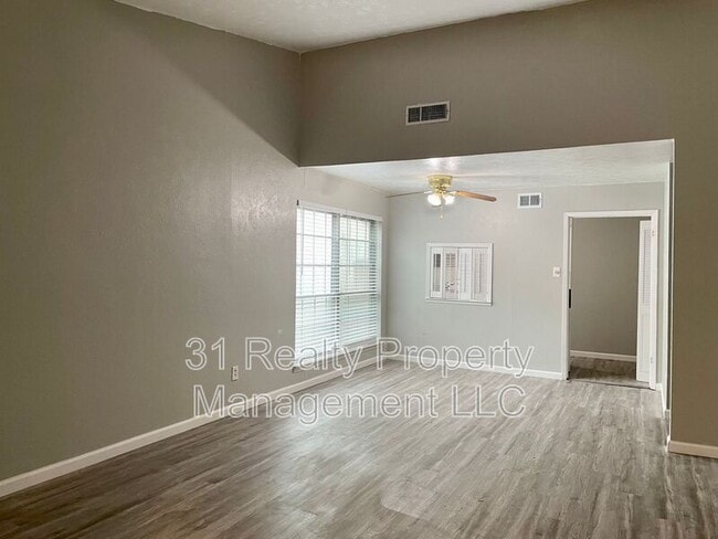 Building Photo - 13722 Flagstone Ln