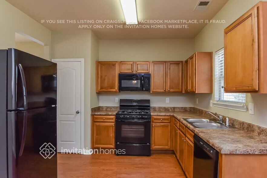 Building Photo - 3967 Rosebud Park Dr