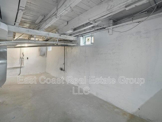 Building Photo - 258 W King St