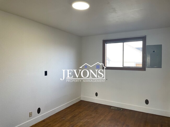 Building Photo - $2,625 Rent Credit - Charming 5-bedroom ho...