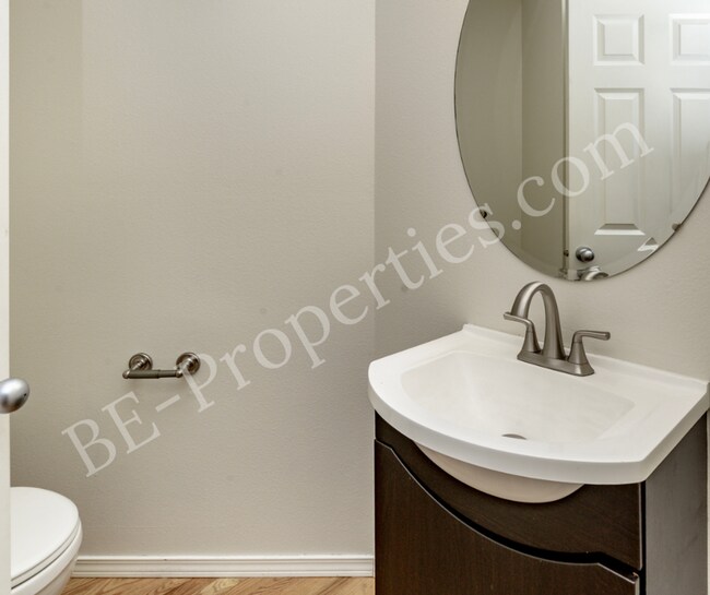 Building Photo - Puyallup Home