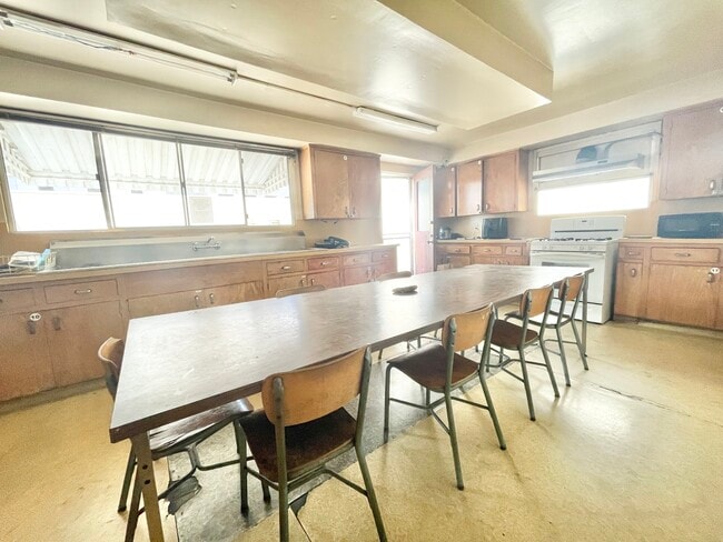 Building Photo - 933 Grattan St