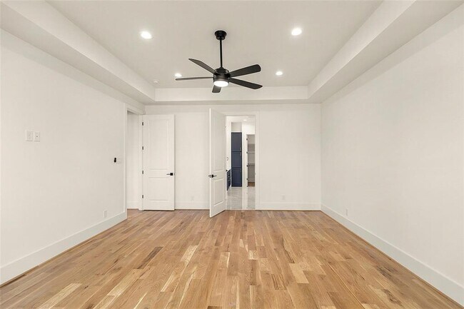 Building Photo - 1038 W 31st St