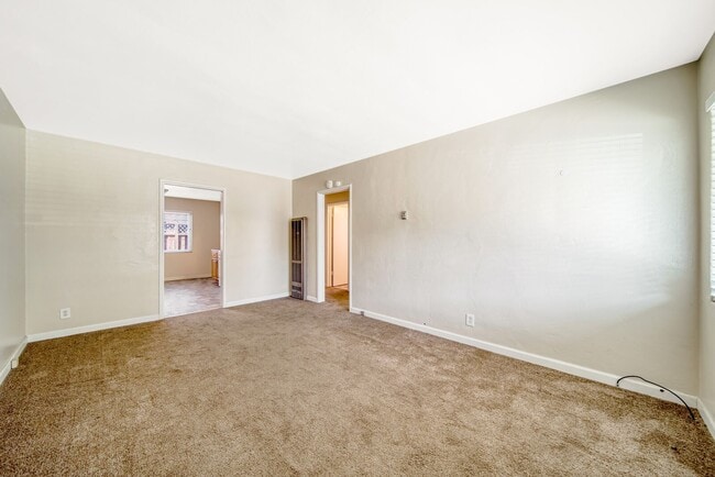 Building Photo - East Palo Alto Duplex for Rent - $3,000/mo