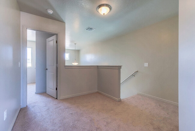 Building Photo - 4 Bedroom End Unit in Sienna Hills! Small Dog Friendly!