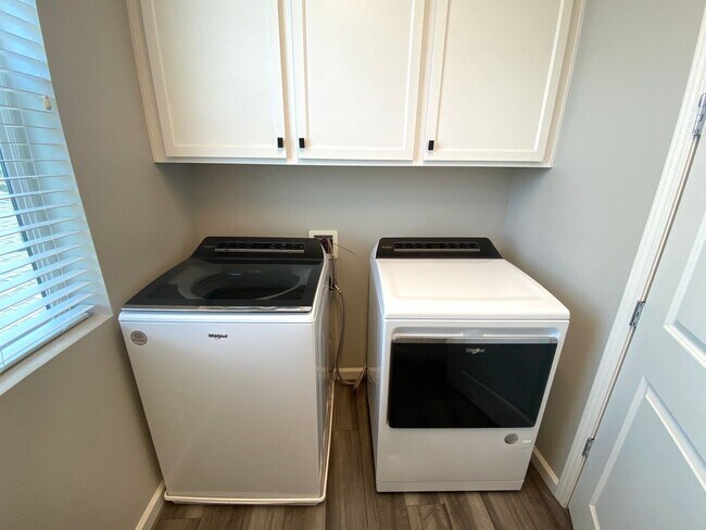 Building Photo - Built 2022 Sparks Spanish Springs 4+ Bedro...