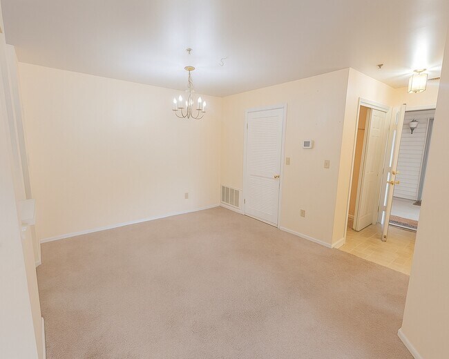 Building Photo - 411 Waterford Dr