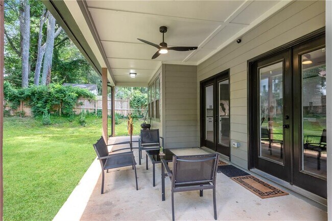 Building Photo - 2424 Connally Dr