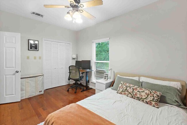 Building Photo - 1307 Kinney Ave