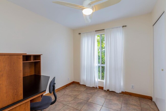 Building Photo - Upgraded and furnished 3 bedroom, 2 bath e...