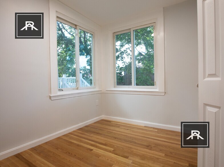 Building Photo - 48 Greycliff Rd
