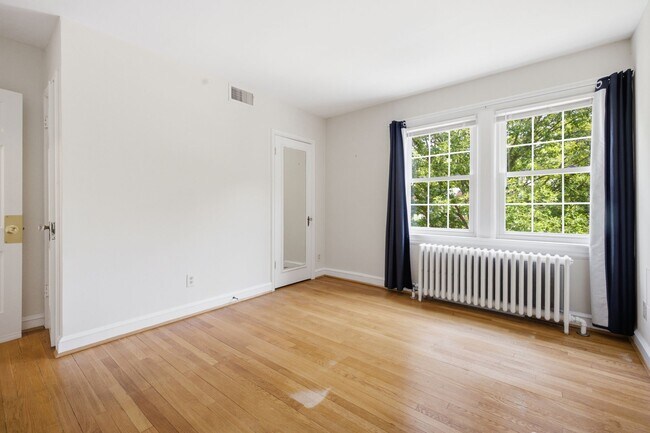 Building Photo - 1500 44th St NW