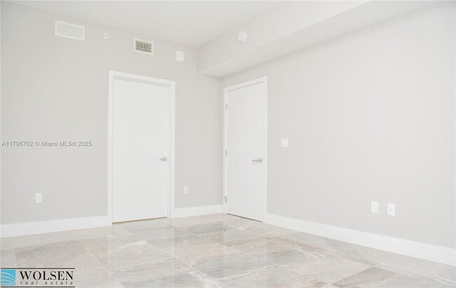Building Photo - 16385 Biscayne Blvd