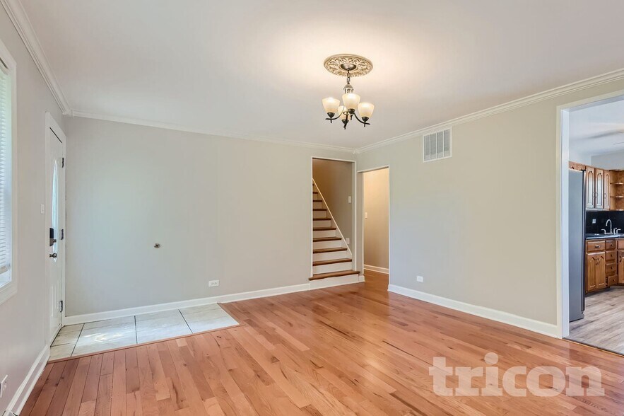 Building Photo - 612 W James St