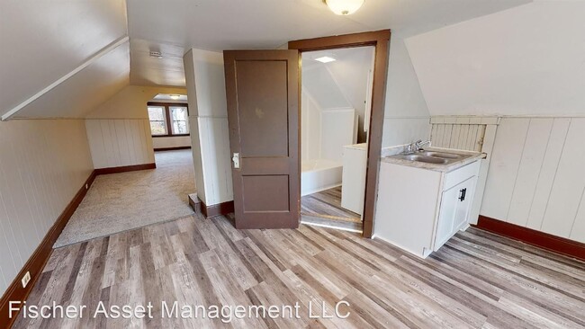 Building Photo - 1 br, 1 bath Apartment - 3210 West 98th St...