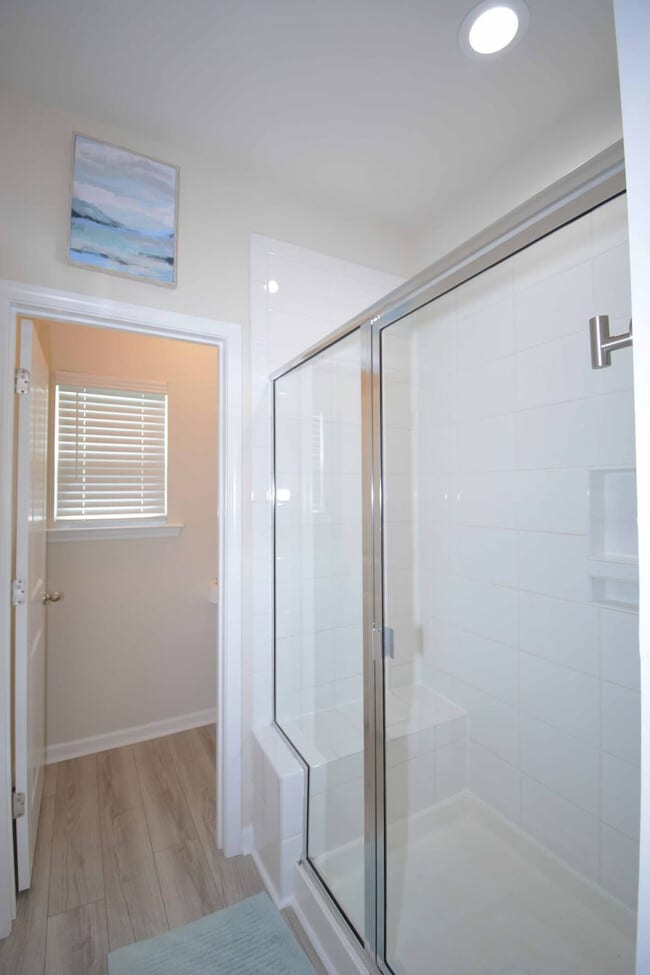 Building Photo - 596 McLernon Trce