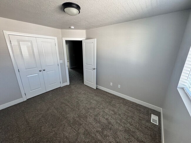 Building Photo - 2087 325 W