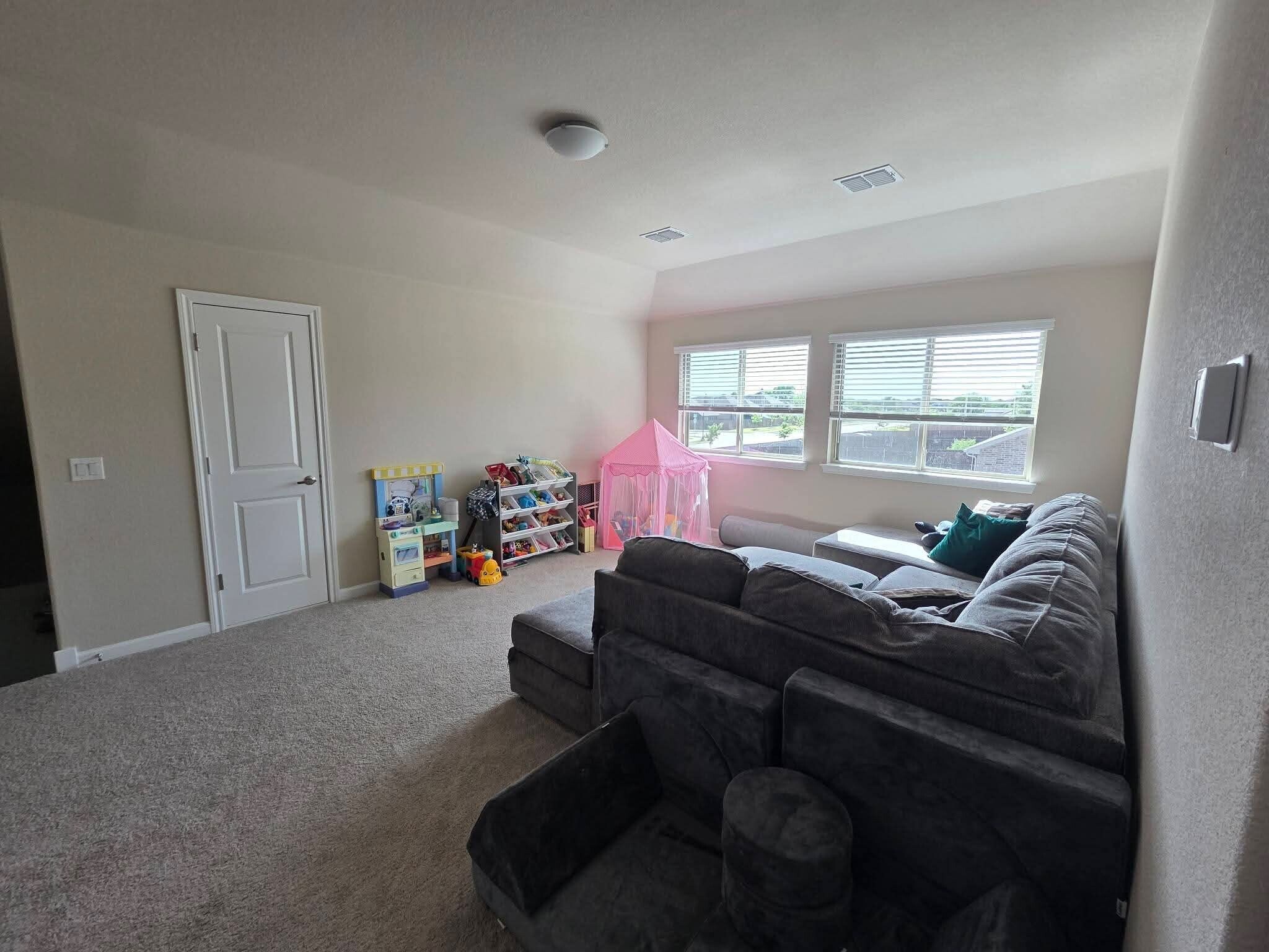 Building Photo - 1105 Goldenrod Dr