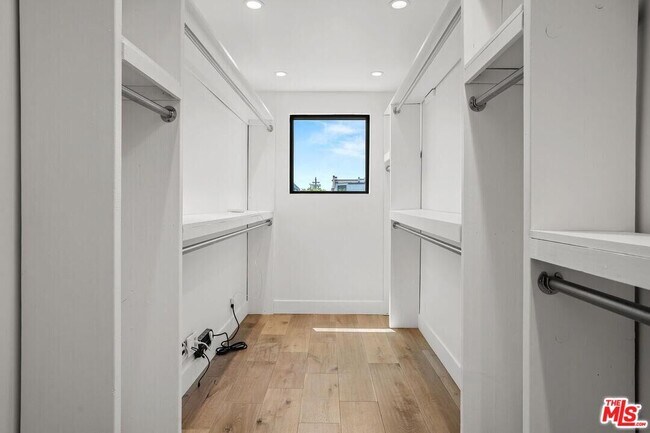 Building Photo - 4811 Roma Ct