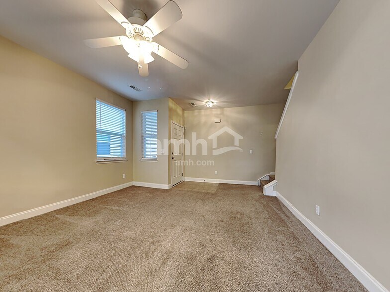 Building Photo - 8821 Shadowglen Dr