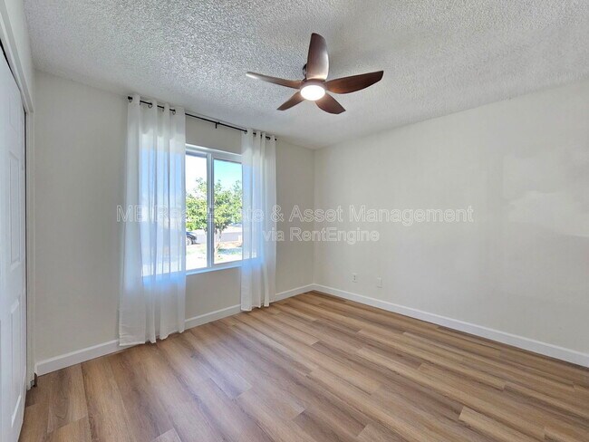 Building Photo - 5331 W Diana Ave
