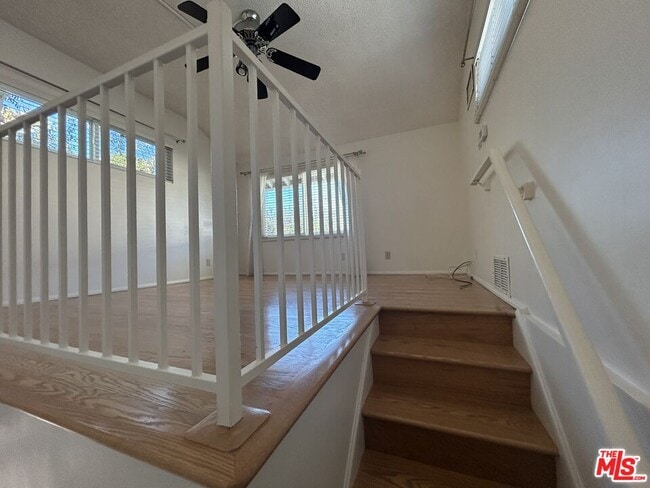 Building Photo - 5355 Rhea Ave