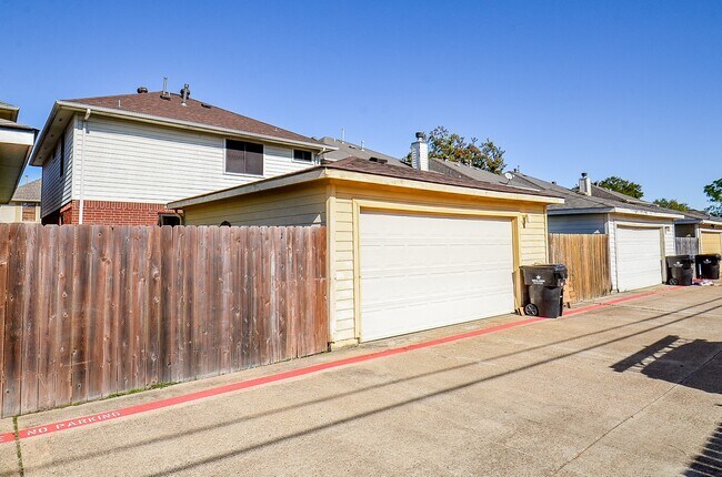 Building Photo - 13837 Purplemartin St