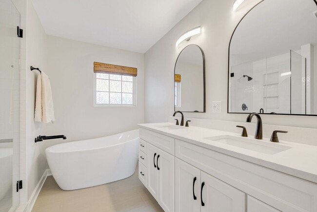 Building Photo - 3252 Cool Springs Ct