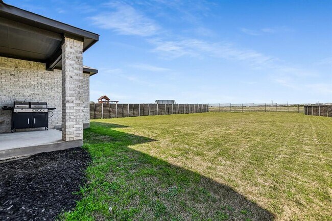 Building Photo - 737 Leeward Pass