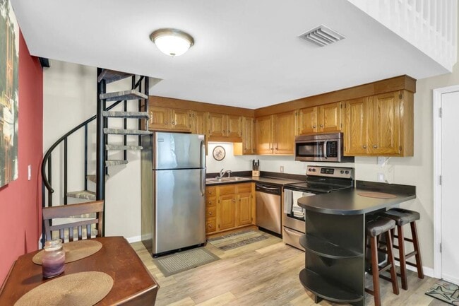 Building Photo - 1203 Erin Way