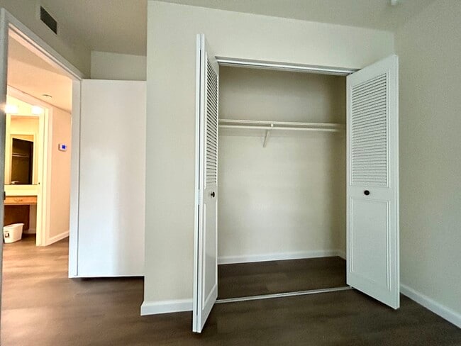 Building Photo - Beautiful Downstairs 2 Bedroom Condo Located In Gated Community Pool + Lake Access!