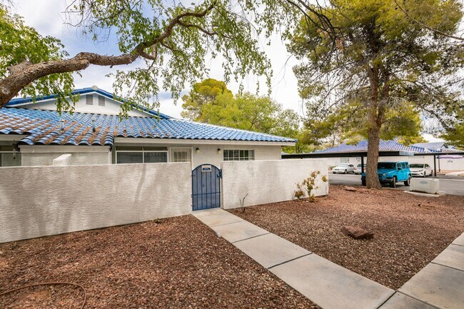 Building Photo - 2117 Willowbury Dr