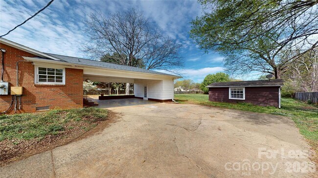 Building Photo - 6821 View Way Dr