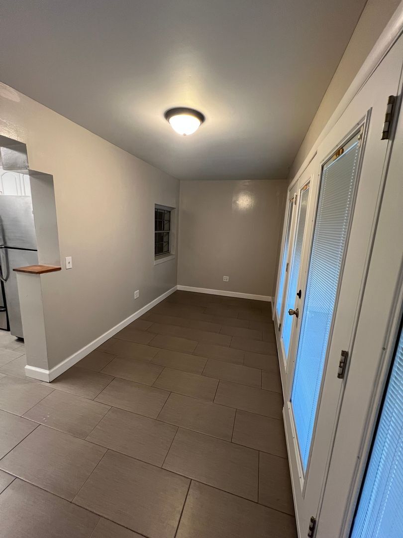 Building Photo - 2540 Elyria Ave