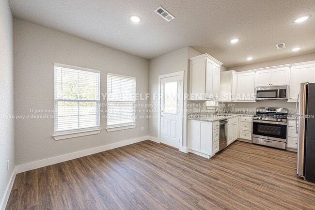 Building Photo - 3102 SW Garrison Ln
