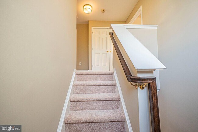Building Photo - 22619 Upperville Heights Square