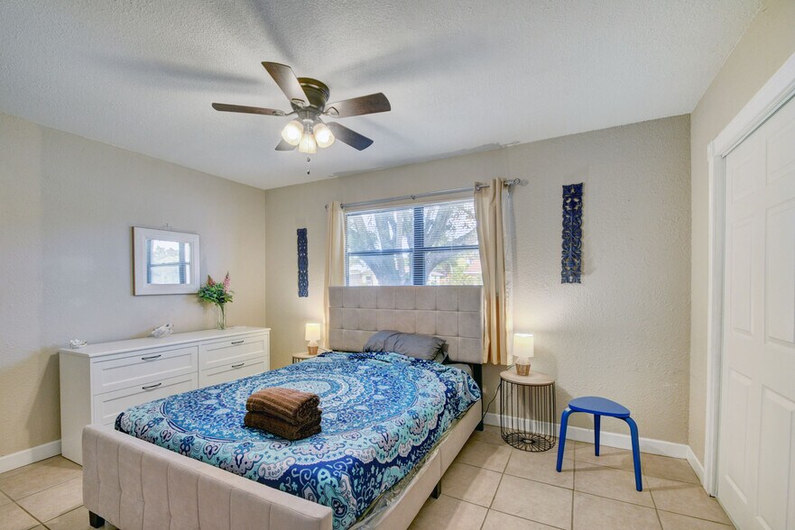 Building Photo - 101 SW 10th Ave