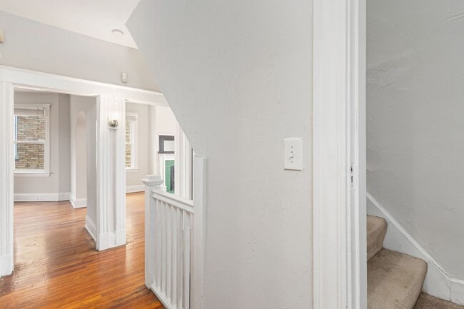 Building Photo - 2607 Robertson Ave