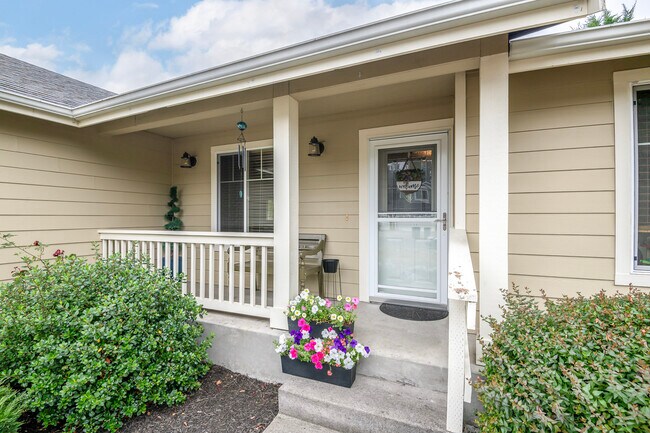 Building Photo - 15815 Yelm Terra Way SE