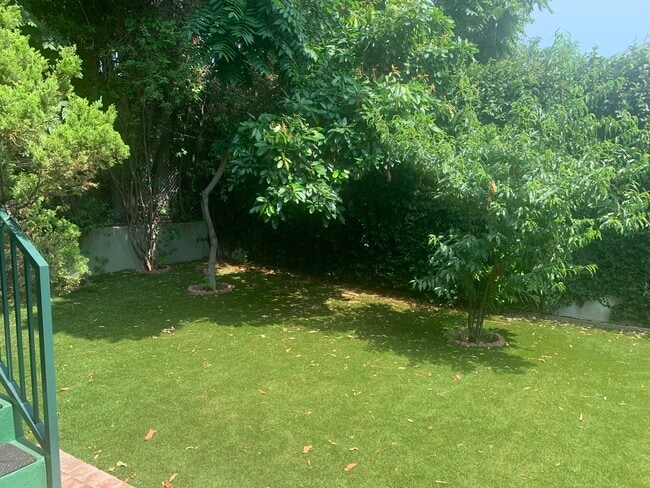 Very Private Back Yard - 14715 Greenleaf St